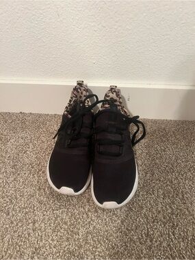 Black Lightweight Athletic Sneakers Leopard Print Lined Lace Up Shoes